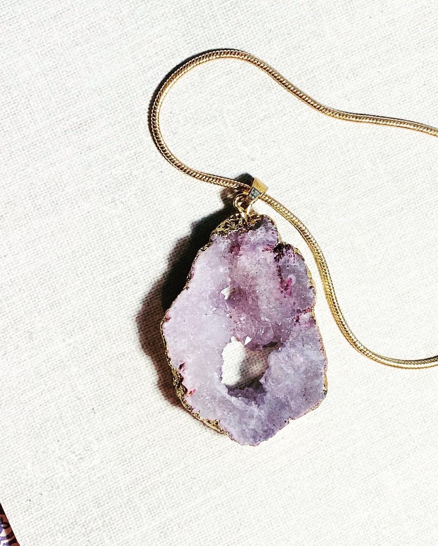 Pendentif En Quartz Cristal Violet - Bijou D'Occasion, Style Fashion