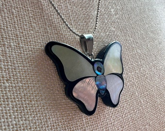 LONAGO Collana A Farfalla In Argento 925 - Ciondolo Farfalla Viola Con Conchiglia Abalone E Zirconi, Catena 45+5 Cm, Regalo In Scatola