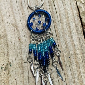Colgante Blue Beaded Dreamcatcher - JustBeadItByDrue