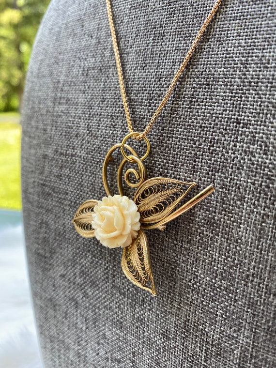 Gold Tone Vintage Flower Pendant - Ivory Flower - 