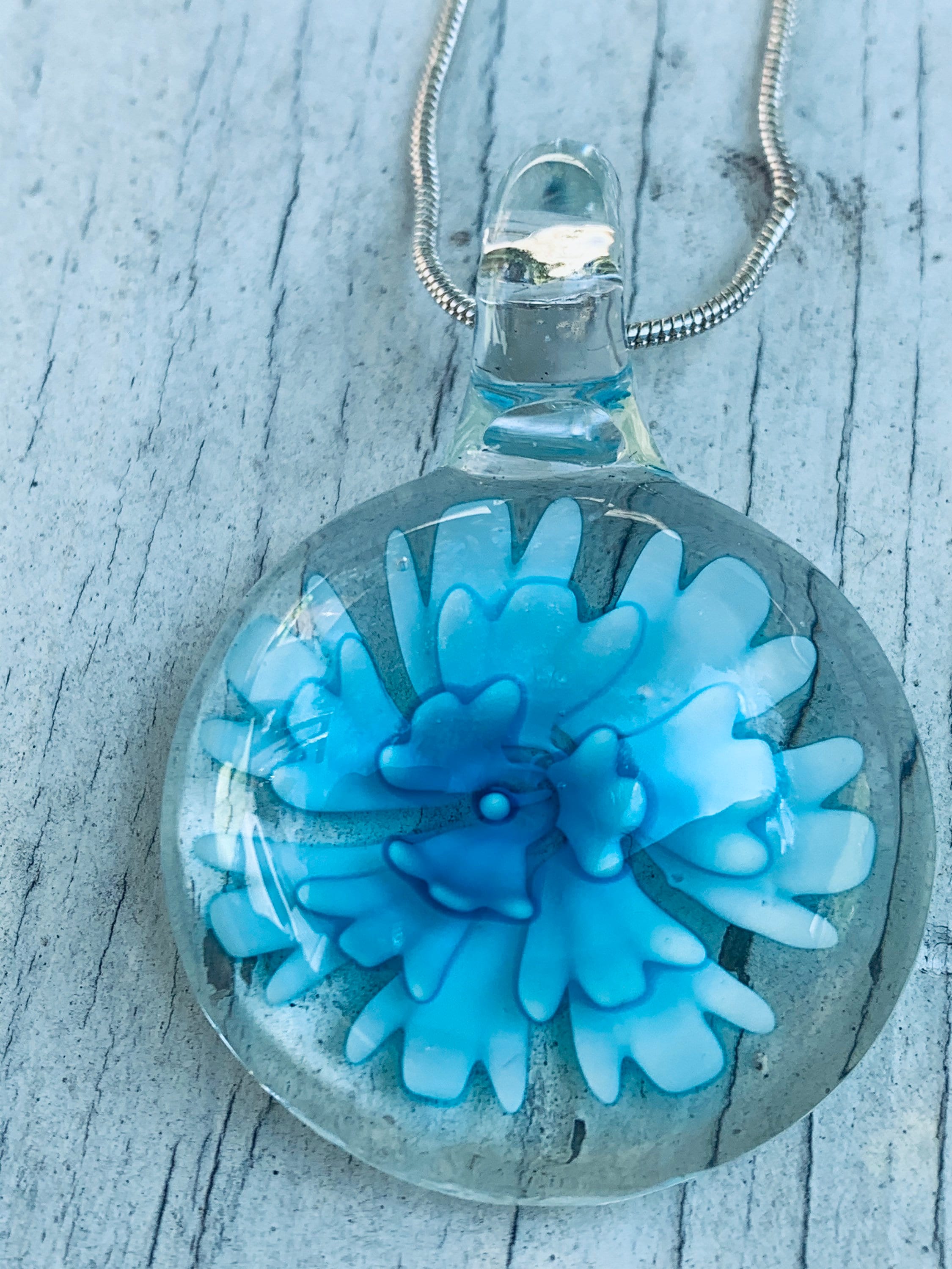 Jens イェンス BLUE GLASS MOTIF CHOKERS 24AW Blown Glass Pendant - Blue Glass Flower Pendant - Blown
