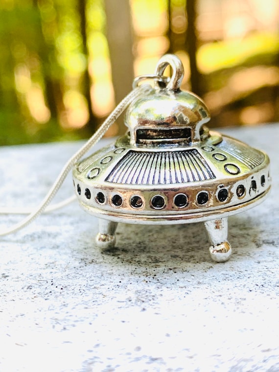 宇宙船ロケットネックレス：UFOエイリアンジュエリー - Etsy 日本