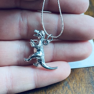 Dinosaurier-Halskette - Jurassic Halskette - Dinosaurier Halskette - T Rex - Silber Dino Charme - Fleischfresser - Dino Schmuck - JustBeadItByDrue
