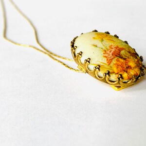 Vintage Floral Stone Hanger - Gold Filigree Frame - Vintage Oval Hanger