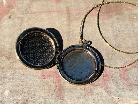 Starburst Rhinestone Locket Necklace - 14k Gold S… - image 3