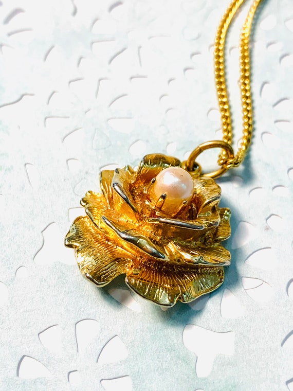 Vintage Flower Pendant Faux Pearl Center 3D Blooming Flower Gold