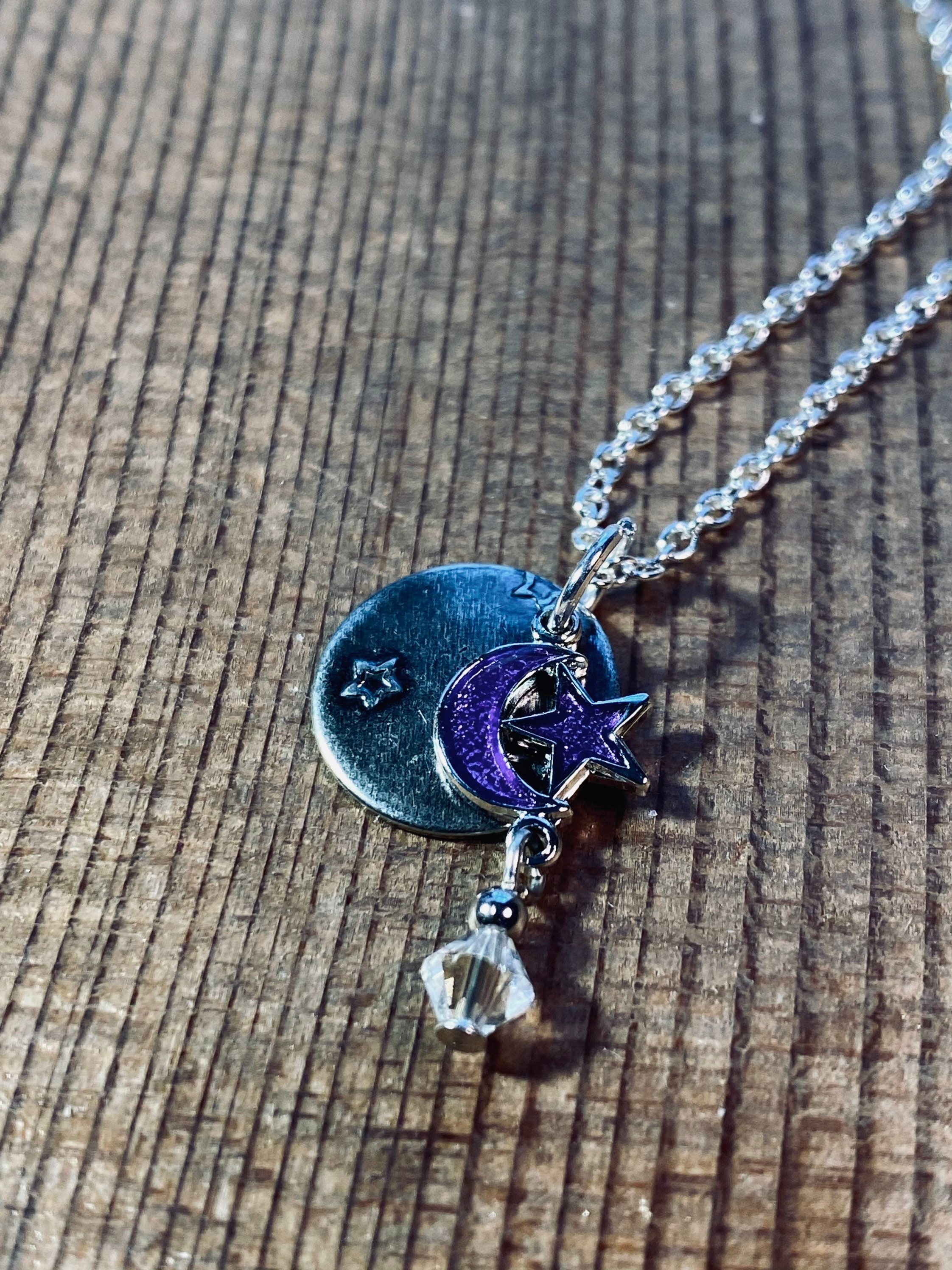 繊細なスターリングシルバーの月と星のチャームネックレス - Etsy 日本