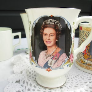 Caneca Comemorativa Vintage do Jubileu de Prata da Rainha Elizabeth II