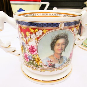 Copo Amoroso Comemorativo Vintage Aynsley Jubileu de Ouro da Rainha Elizabeth II