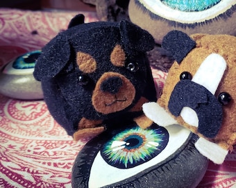 Cube Critter: Perro Doberman Rottweiler- Animal de peluche en forma de cubo con un pequeño bolsillo en el vientre para adultos, niños, hombres, mujeres, amantes de los perros