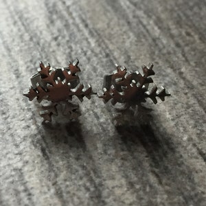 Snowflake earrings silver color stud snow flake silver