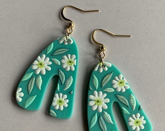 Turquoise and daisy flowery gold metal alloy charm earrings