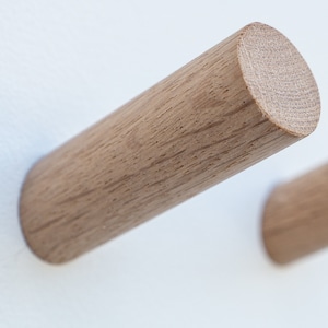 Wandhaken 3er-Set, 5er-Set oder einzeln von TOMAZIN Garderobenhaken, Holzhaken, Minimalistische Wandaufbewahrung, Garderobe, Kleiderbügel. Bild 2