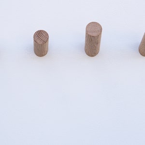 Wandhaken 3er-Set, 5er-Set oder einzeln von TOMAZIN Garderobenhaken, Holzhaken, Minimalistische Wandaufbewahrung, Garderobe, Kleiderbügel. Bild 3