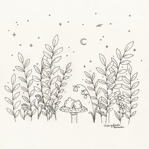 Op de afbeelding: Een zwart-witte lijntekening van twee kikkers die op een paddenstoel zitten onder een halve maan. De kikkers worden omringd door bloemen en bladeren. De tekening is tegen een achtergrond van sterren.