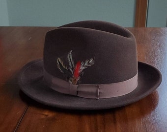 vintage Brown Fedora New York Hat Co. Taille Moyenne 100% Wool Lite Felt « Water Repellant »