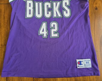 Autographed Vintage Milwaukee Bucks Vin Baker #42 Purple Champion