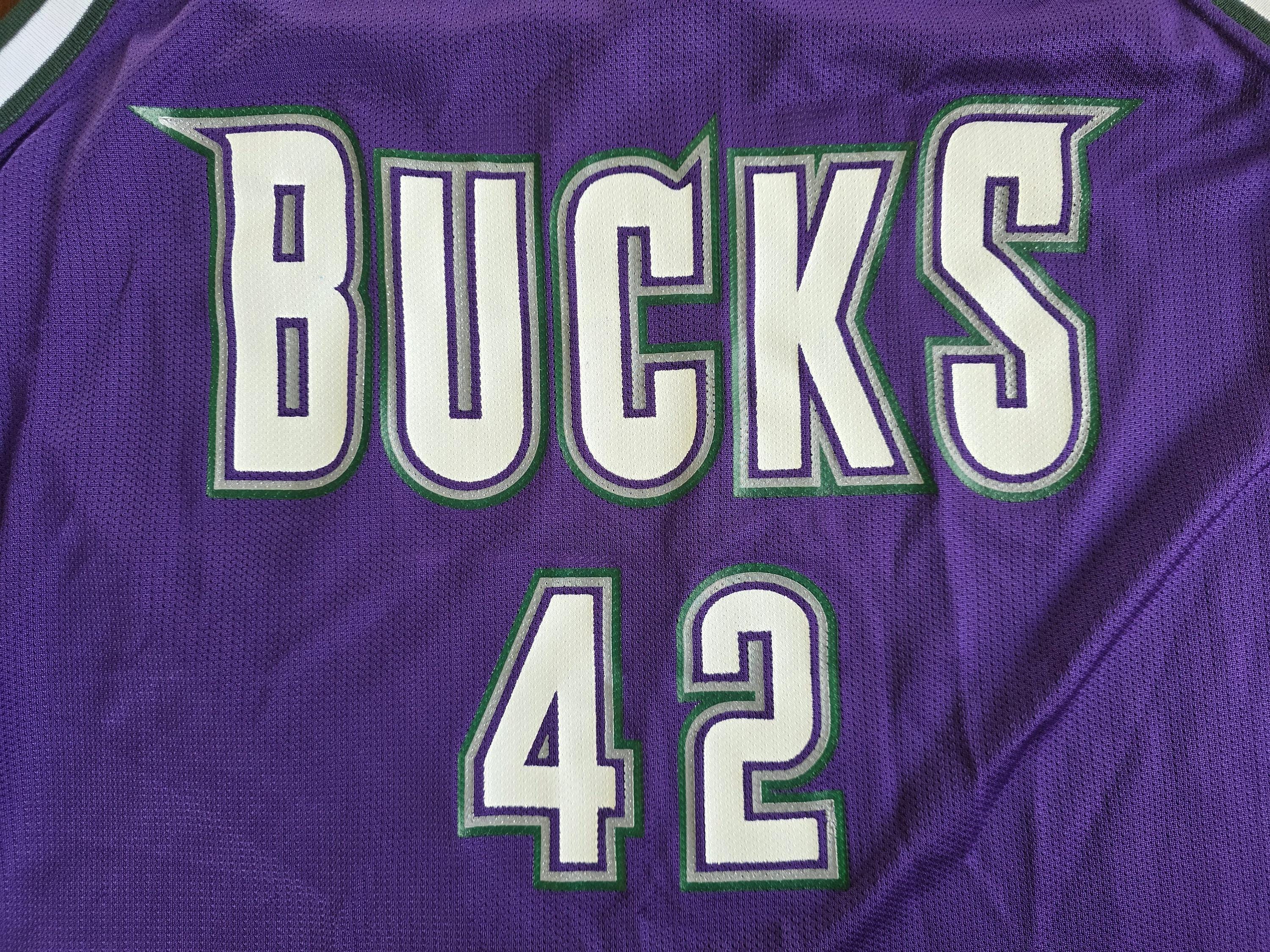 Autographed Vintage Milwaukee Bucks Vin Baker #42 Purple Champion