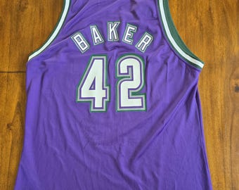 Autographed Vintage Milwaukee Bucks Vin Baker #42 Purple Champion