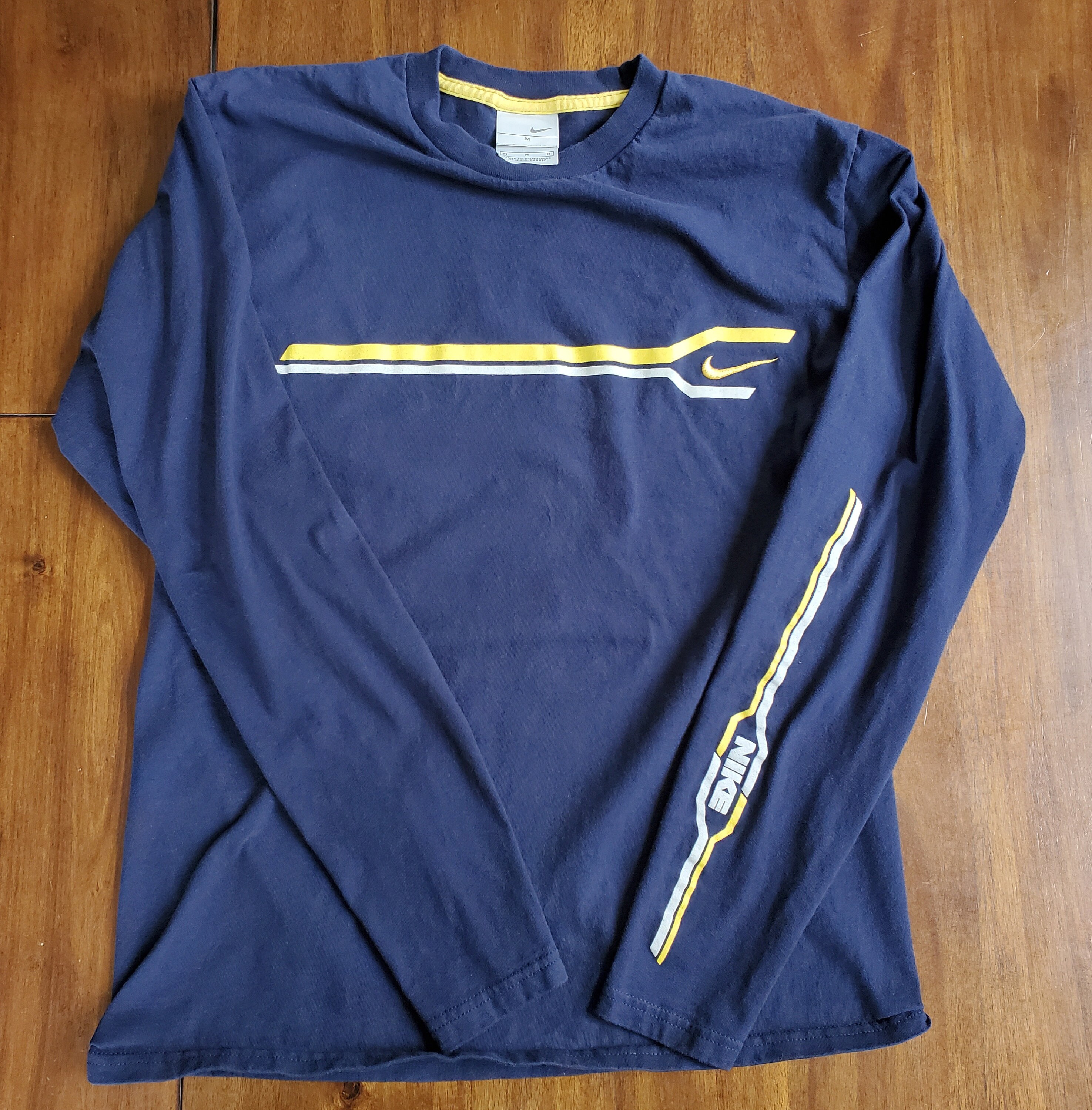 2000's Nike Long Sleeve T-shirt Men's Tag Size Medium Fits 2000's Nike Long Sleeve T-shirt Men's Tag Size Medium Fits