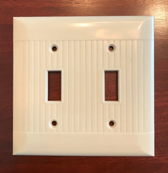 LEVITON ONE GANG TOGGLE SWITCH WALL PLATE COVER BAKELITE RIBBED BROWN VTG NOS