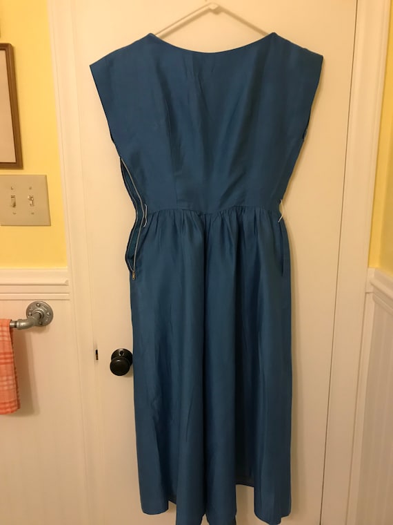 Ladie's Vintage 1940's Dress (Side Zipper)