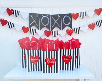 XOXO Fiesta de San Valentín en una caja, bolsas de regalo personalizadas y pancarta