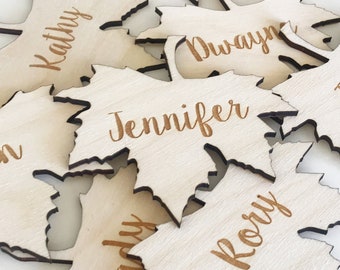 Tarjetas de mesa con hojas de madera grabadas, decoración para Acción de Gracias, detalle para bodas de otoño