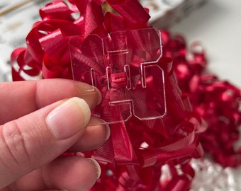 The Forever Bow: soporte reutilizable para moños con cinta rizada