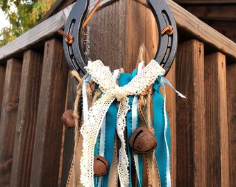 Christmas Wall Decor. Rustic Home Decor. Country Decor. Horseshoe Decor. Primitive. Country. Horses. Christmas Decor © - Western Home Decor.