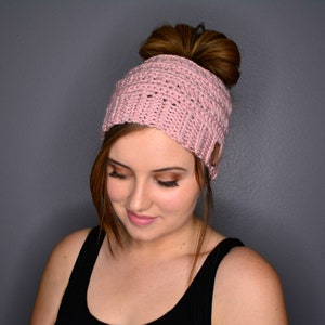 Gorro de moño, Ganchillo hecho a mano, Sombrero de ganchillo, Sombrero de cola de caballo, Gorro de cola de caballo, Gorro de moño / Elige tu color