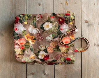 Shopper taupe with romantic floral print, large bag with spacious inner zip pocket