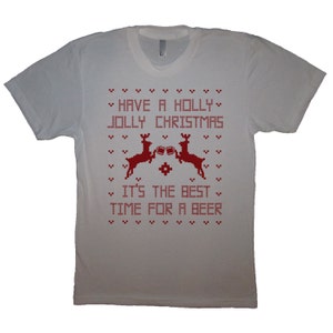mens hebben een holly vrolijke Kerstmis is de beste tijd voor een vakantie met grappige lelijke trui partij van bier t shirt is geheime santa mens cadeau idee presenteren