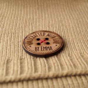 Labels voor handgemaakte items, knoppen voor handgemaakte items, aangepaste houten knoppen, aangepaste kleding labels set van 25