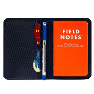 Funda FieldNotes con soporte para bolígrafo y ranuras para tarjetas. Organizador de bolsillo vegano sin cuero. Estuche ecológico para cuadernos, moda ética