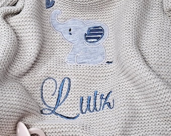 Babydecke bestickt Elefant / Babydecke Mädchen / Babydecke Junge / Babydecke mit Namen / Geschenk zur Geburt / Taufgeschenk / Strickdecke