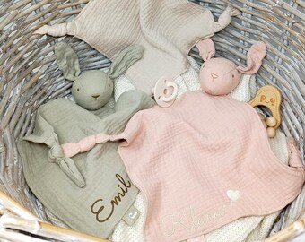 Couverture câline en mousseline brodée avec nom / couverture câline lapin avec nom / cadeau de naissance / cadeau de bébé / bébé en mousseline