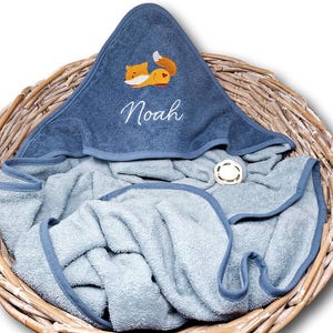Kapuzenhandtuch Blau mit Fuchs und Namen bestickt
