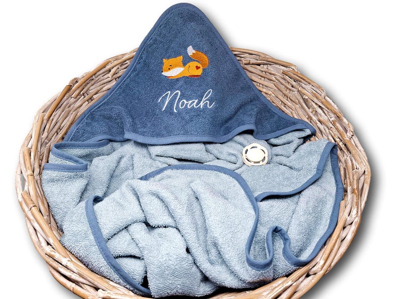Kapuzenhandtuch Blau mit Fuchs und Namen bestickt