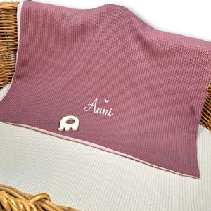 Manta de bebé de muselina / tejida con nombre bordado / manta de bebé tejida / manta de bebé personalizada con nombre / regalo de bebé / regalo de bautizo imagen 2