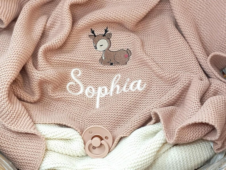 Babydecke mit Namen bestickt / Strickdecke Baby / Taufgeschenk / Babydecke personalisiert Babygeschenk Taufe / Geschenk zur Geburt Bild 7