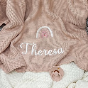 Babydecke mit Namen bestickt / Strickdecke Baby / Taufgeschenk / Babydecke personalisiert Babygeschenk Taufe / Geschenk zur Geburt Bild 2
