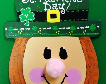 Happy ST PATRICKS DAY Sign Leprechaun Wood Seasonal Irish Decor Plaque Wood Wooden  Door Hanger