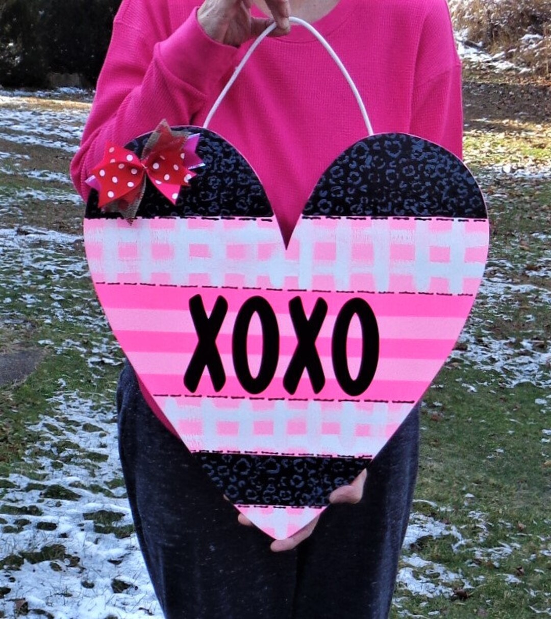 Hand Painted Valentine's Day Heart Door Hanger: XOXO Wooden Sign - Etsy