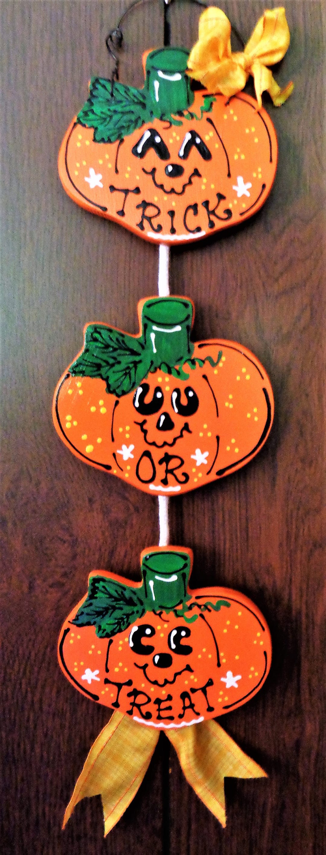 TRICK OR TREAT Pumpkins Halloween Hanger Sign Fall Autumn Decor Pumpkin ...