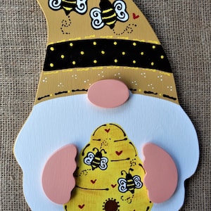 BUMBLEBEE GNOME SIGN Pool Deck Patio Porch Wall Art Door Hanger Summer Bee Garden Backyard Plaque Mesh Wreath Embellishment Wood Wooden