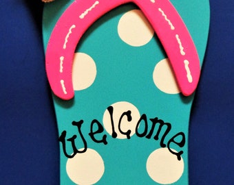 Welcome FLIP FLOPS Sign Wall Art Hanger Deck Patio Pool Tiki Hot Tub Plaque Tropical Decor Wreath Embellishment Wood Wooden Door Hanger