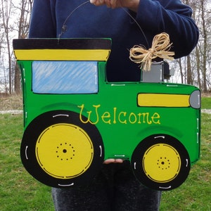 WELCOME Green FARM TRACTOR Sign Wall Art Door Hanger Plaque Handcrafted Hand Painted Country Wood Craft Wooden Wreath Embellishment