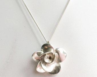 YFN Collana Donna In Argento 925 Con Ciondolo Rosa Nera: Fiore In Argento, 14.5x29 Mm, Gioiello Ipoallergenico