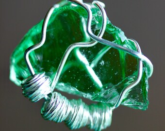 Rare Luminescent Green Andara Crystal Pendant in Fine 999 Silver and Karen Hill Tribe Silver Beads - 13,21 grams -